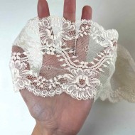 Dentelle écrue à motifs floraux ajouré 10.5 cm