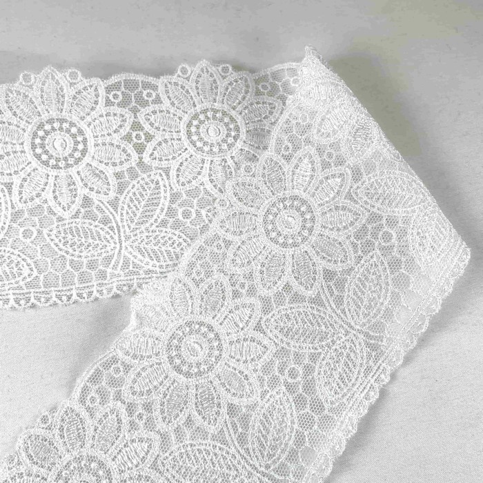 Dentelle blanche à motifs floraux ajouré 8 cm