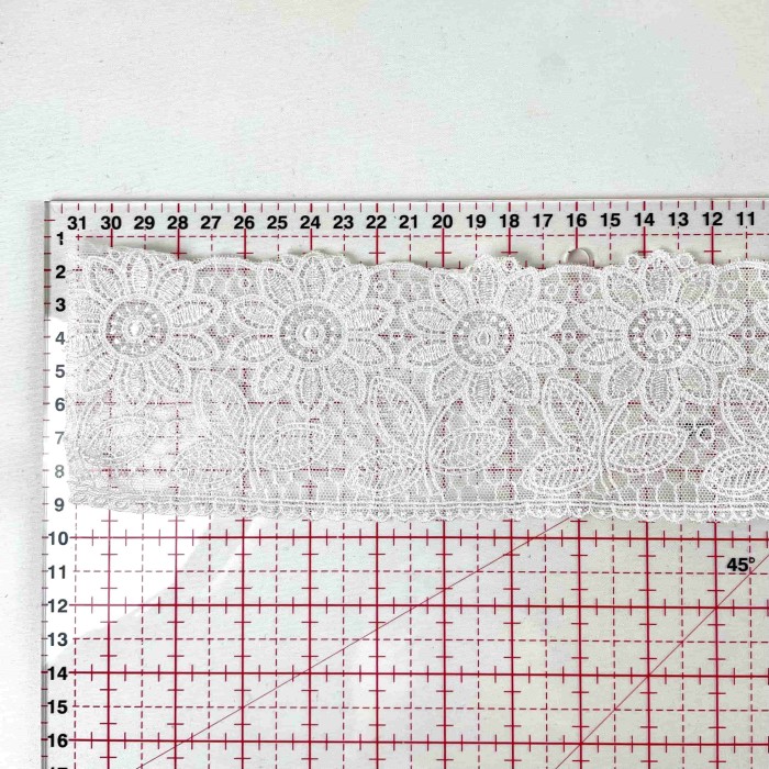 Dentelle blanche à motifs floraux ajouré 8 cm