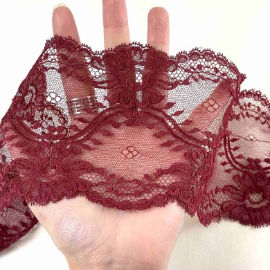 Dentelle bordeaux à motifs floraux ajourés 11 cm Dentelle bordeaux à motifs floraux ajourés 11 cm