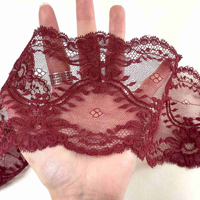 Dentelle bordeaux à motifs floraux ajourés 11 cm Dentelle bordeaux à motifs floraux ajourés 11 cm