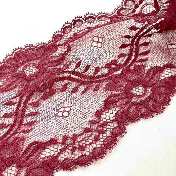 Dentelle bordeaux à motifs floraux ajourés 11 cm Dentelle bordeaux à motifs floraux ajourés 11 cm