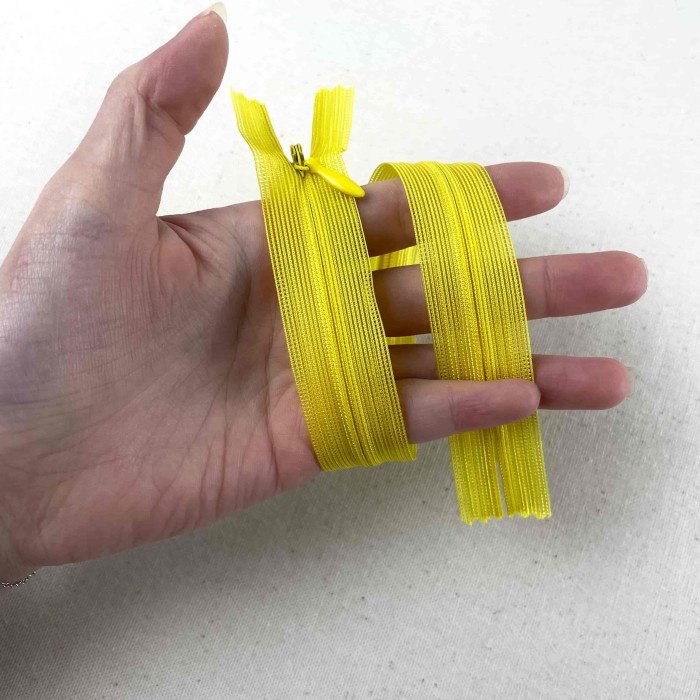 Fermeture invisible non séparable jaune en nylon 30cm Fermeture invisible non séparable jaune en nylon 30cm