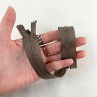 Fermeture invisible non séparable taupe foncé en nylon 30cm Fermeture invisible non séparable taupe foncé en nylon 30cm