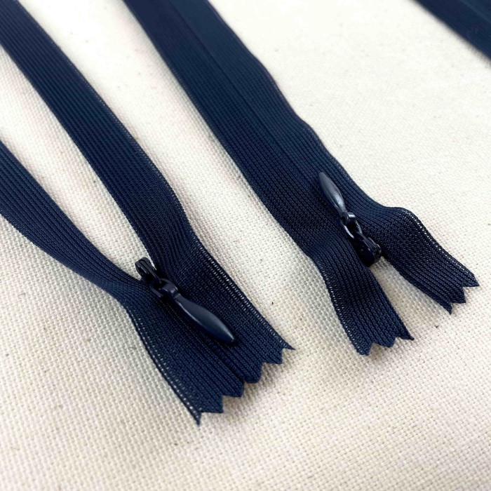 Fermeture invisible non séparable marine foncé en nylon 30cm