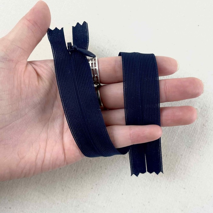 Fermeture invisible non séparable marine foncé en nylon 30cm