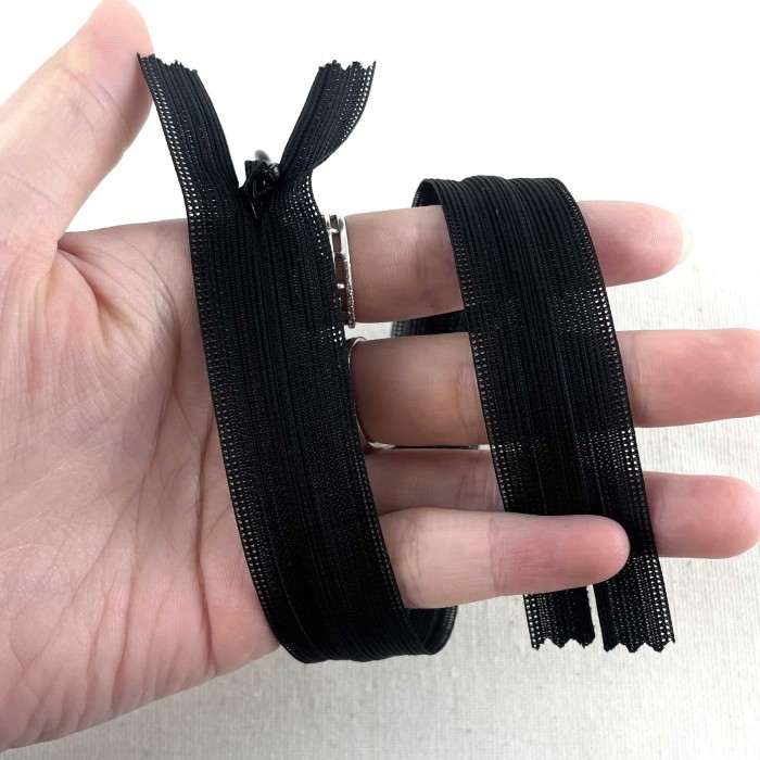 Fermeture invisible non séparable noir en nylon 30cm Fermeture invisible non séparable noir en nylon 30cm