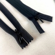 Fermeture invisible non séparable noir en nylon 30cm Fermeture invisible non séparable noir en nylon 30cm
