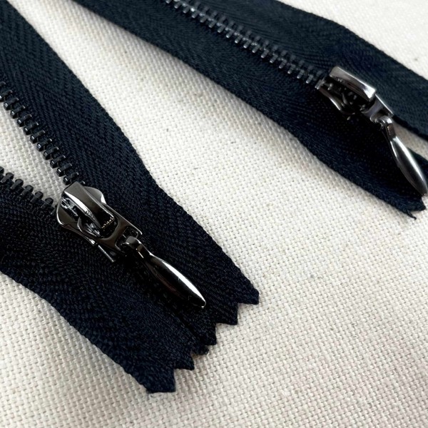 Fermeture fantaisie non séparable noir en métal 12cm Fermeture fantaisie non séparable noir en métal 12cm