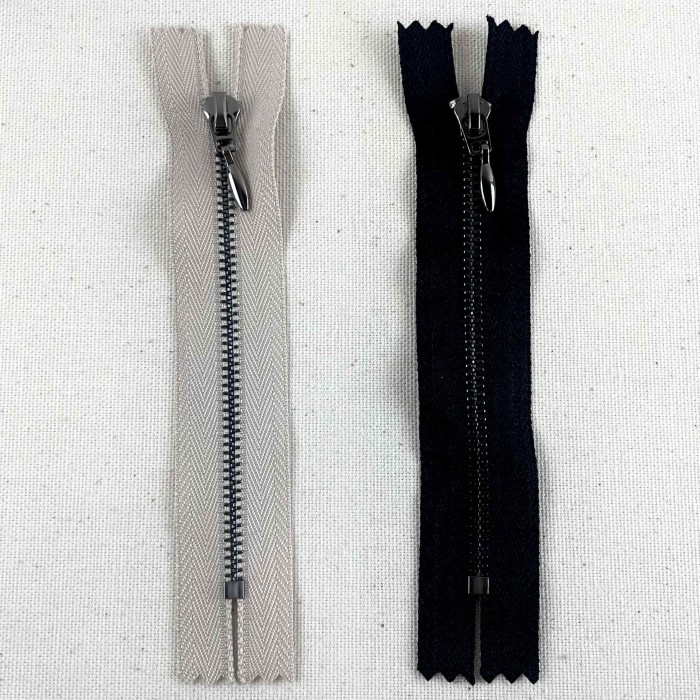 Fermeture fantaisie non séparable beige en métal 12cm