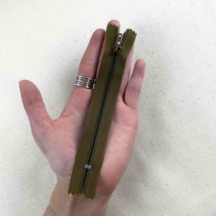 Fermeture non séparable kaki en nylon 12cm