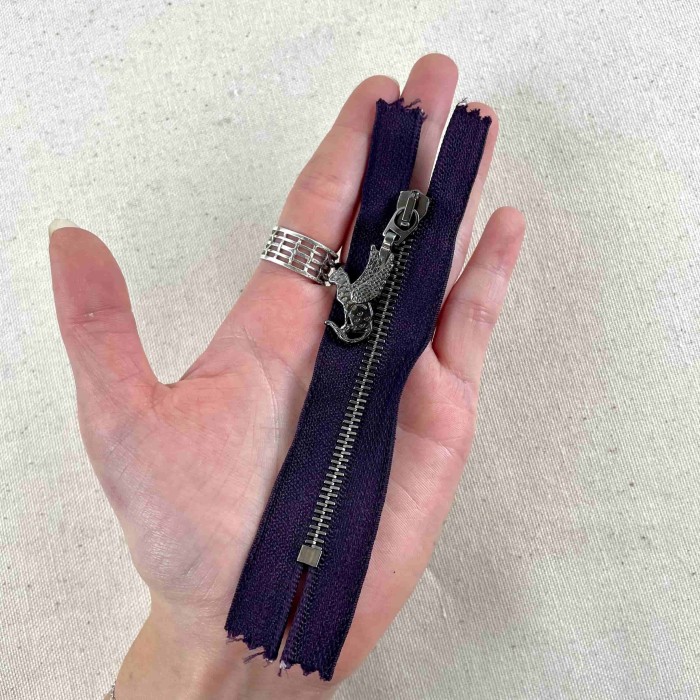 Fermeture fantaisie non séparable violet en métal 10cm