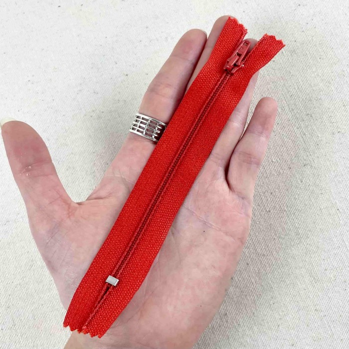 Fermeture non séparable rouge en nylon 12cm