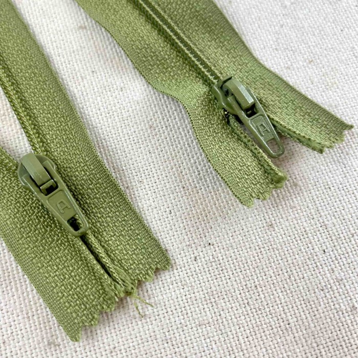 Fermeture non séparable vert olive en nylon 16cm