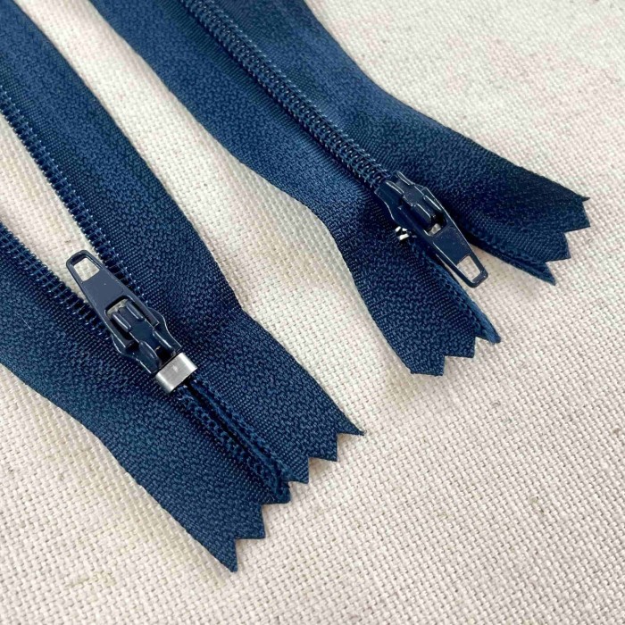 Fermeture non séparable  marine foncé en nylon 18cm