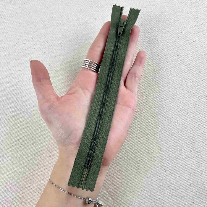 Fermeture non séparable kaki en nylon 16cm