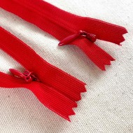 Fermeture invisible rouge corail en nylon 35cm
