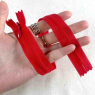 Fermeture invisible rouge corail en nylon 35cm
