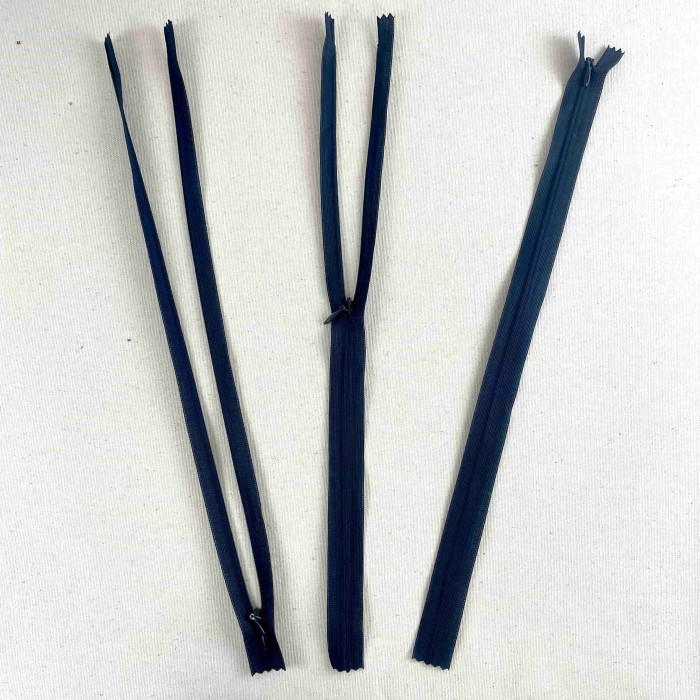 Fermeture invisible marine foncé en nylon 35cm