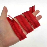 Fermeture invisible rouge en nylon 55cm