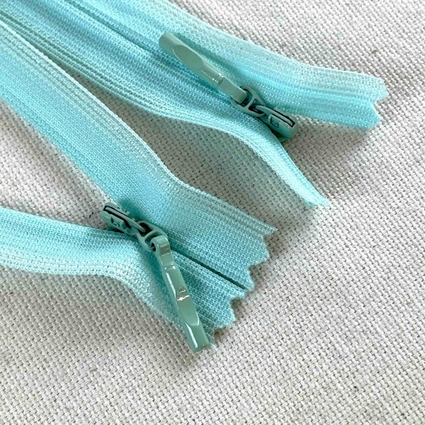 Fermeture invisible fantaisie bleu ciel en nylon 30cm Fermeture invisible fantaisie bleu ciel en nylon 30cm