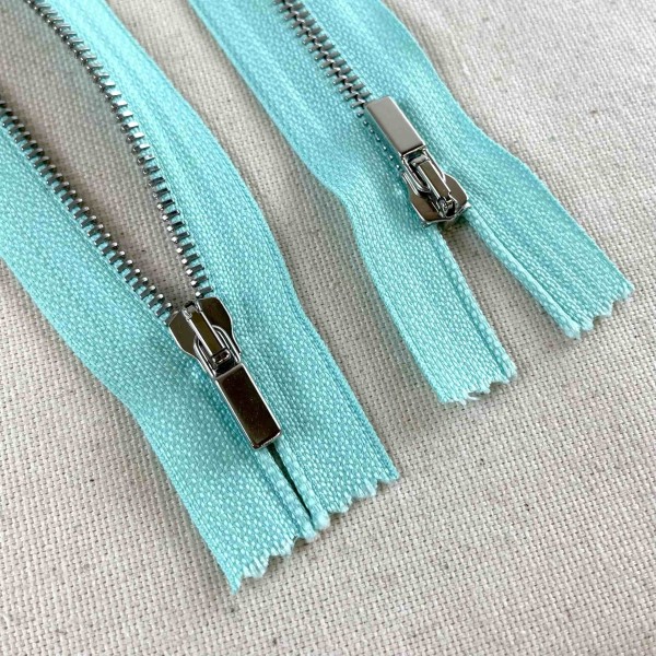 Fermeture non séparable fantaisie bleu ciel en métal 35cm Fermeture non séparable fantaisie bleu ciel en métal 35cm