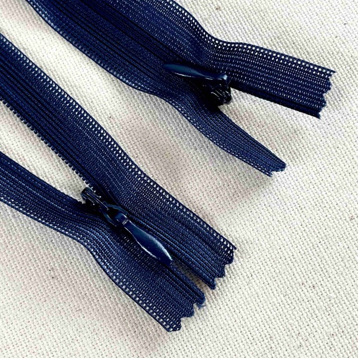 Fermeture invisible bleu foncé en nylon 35cm