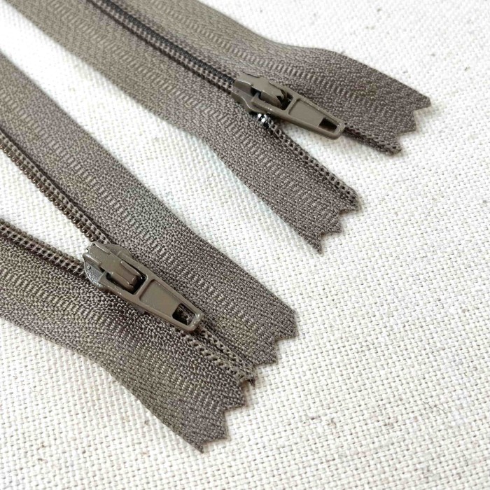 Fermeture non séparable taupe foncé en nylon 18cm