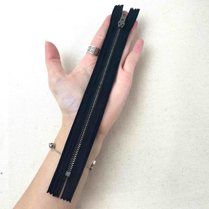 Fermeture non séparable noir en métal 20cm