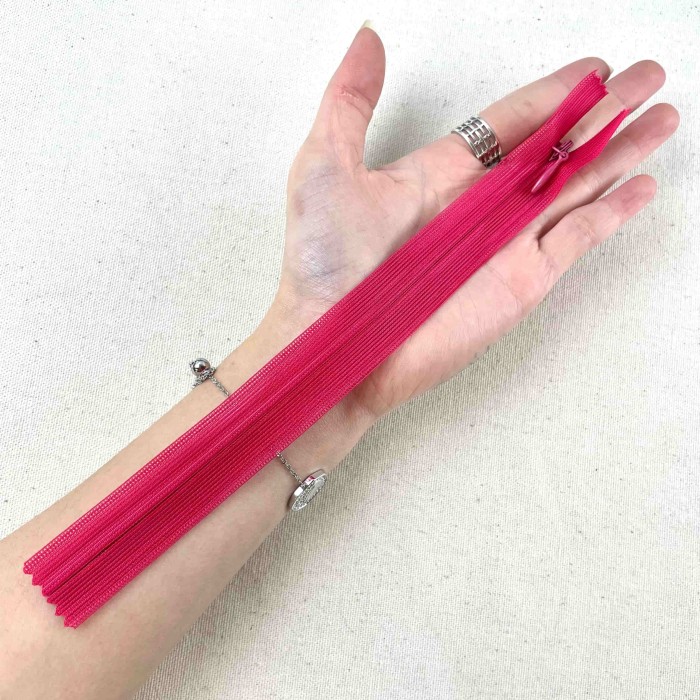 Fermeture non séparable rose fuchsia en nylon 20cm