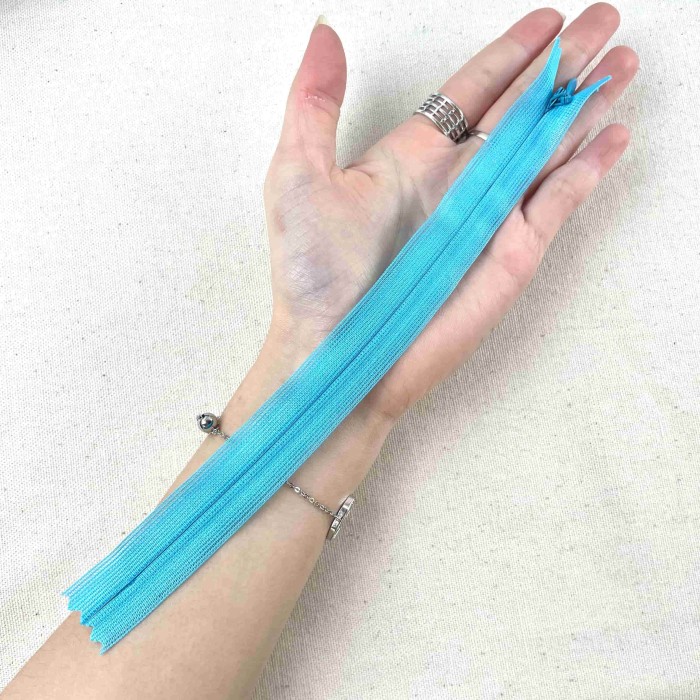 Fermeture invisible non séparable bleu ciel en nylon 20cm