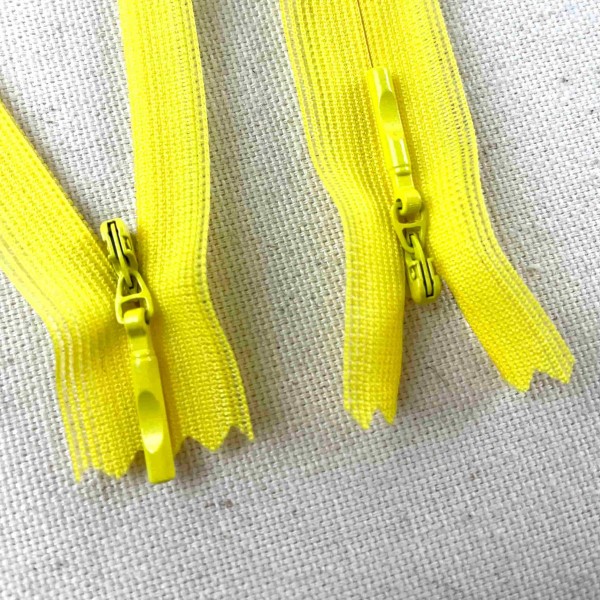 Fermeture invisible non séparable fantaisie jaune en nylon 20cm Fermeture invisible non séparable fantaisie jaune en nylon 20cm