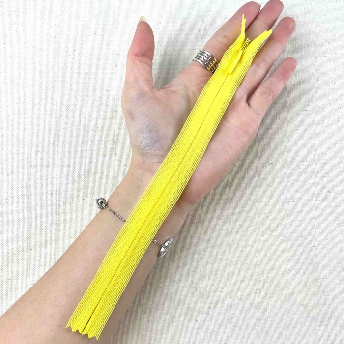 Fermeture invisible non séparable fantaisie jaune en nylon 20cm
