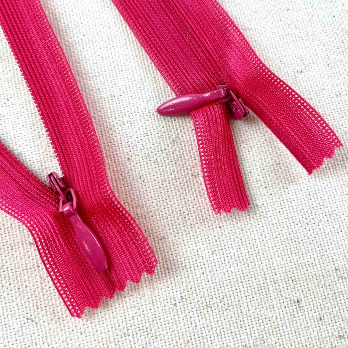 Fermeture invisible non séparable rose fuchsia en nylon 20cm Fermeture invisible non séparable rose fuchsia en nylon 20cm