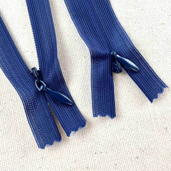 Fermeture invisible non séparable marine en nylon 20cm Fermeture invisible non séparable marine en nylon 20cm