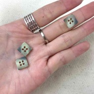 Bouton plastique carré gris 10mm