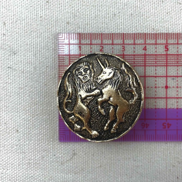 Bouton rond bijou cuivre lion licorne 40mm Bouton rond bijou cuivre lion licorne 40mm