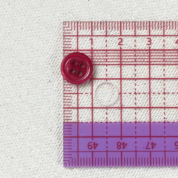 Bouton nacre rond framboise clair 10mm Bouton nacre rond framboise clair 10mm
