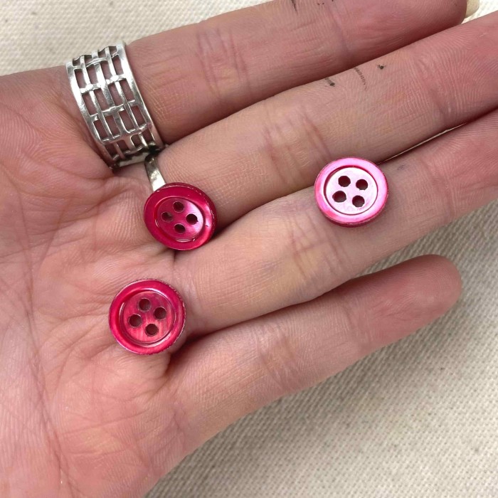 Bouton nacre rond framboise clair 10mm