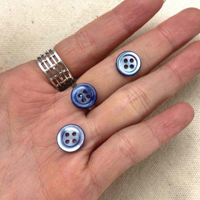 Bouton nacre rond bleu roi 10mm