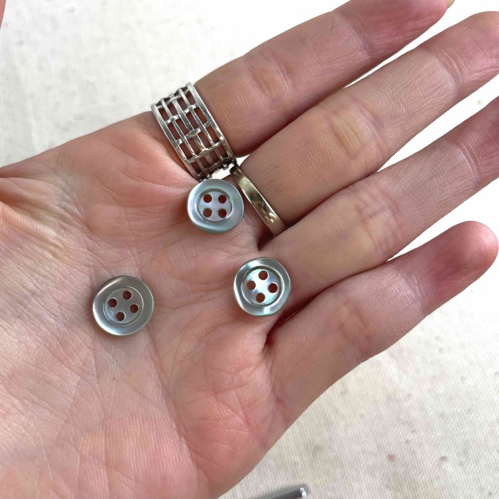 Bouton nacre rond gris 10mm