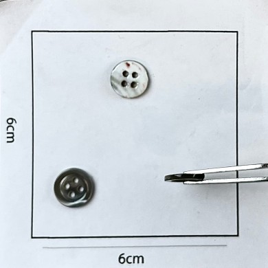 Bouton nacre rond gris détail rouge 10mm