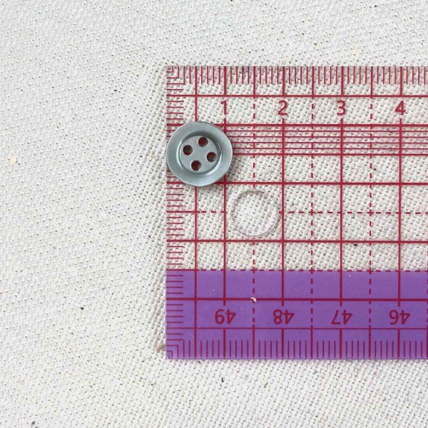 Bouton nacre rond gris détail rouge 10mm Bouton nacre rond gris détail rouge 10mm