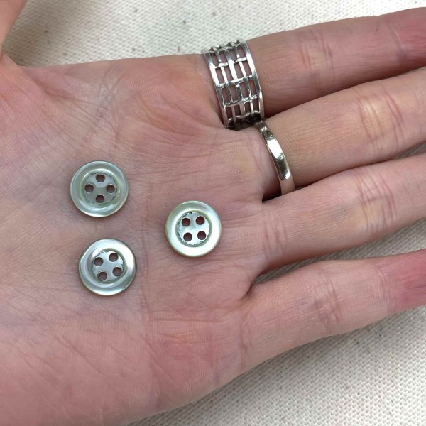 Bouton nacre rond vert clair 10mm Bouton nacre rond vert clair 10mm