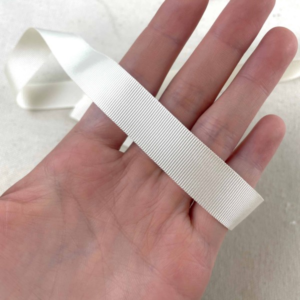 Ruban gros-grain beige brillant 15 mm Ruban gros-grain beige brillant 15 mm