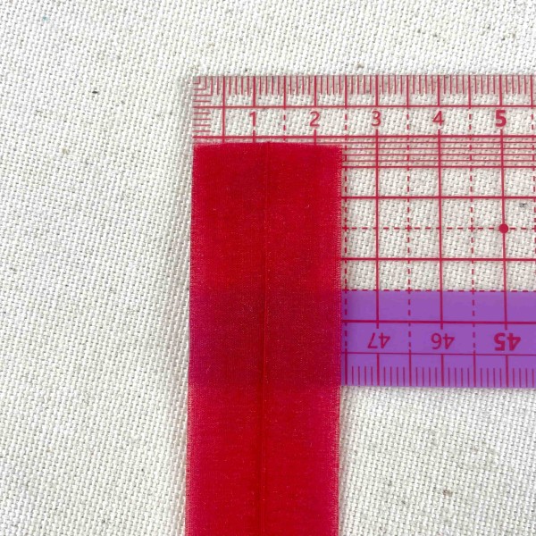 Ruban mousseline élasthanne pré-plié rouge 24 mm Ruban mousseline élasthanne pré-plié rouge 24 mm