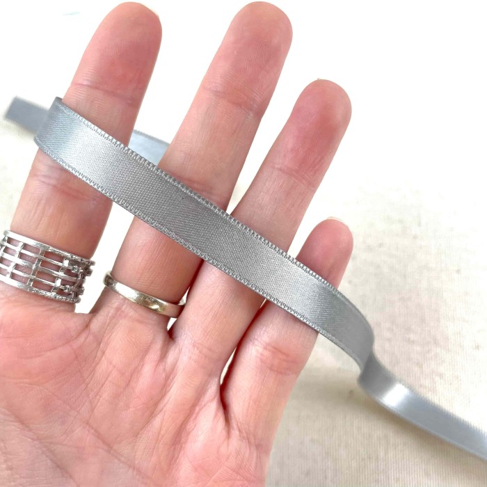 Ruban satin double face gris 10 mm