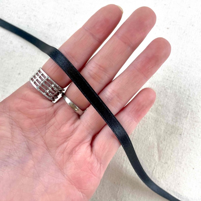 Ruban satin double face noir 10 mm