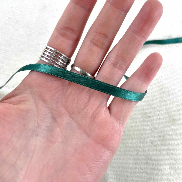 Ruban satin double face vert sapin 10 mm
