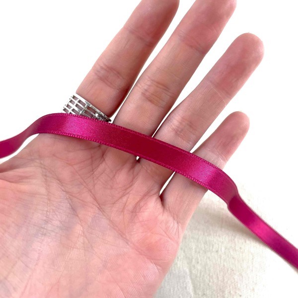 Ruban satin double face framboise 10 mm Ruban satin double face framboise 10 mm